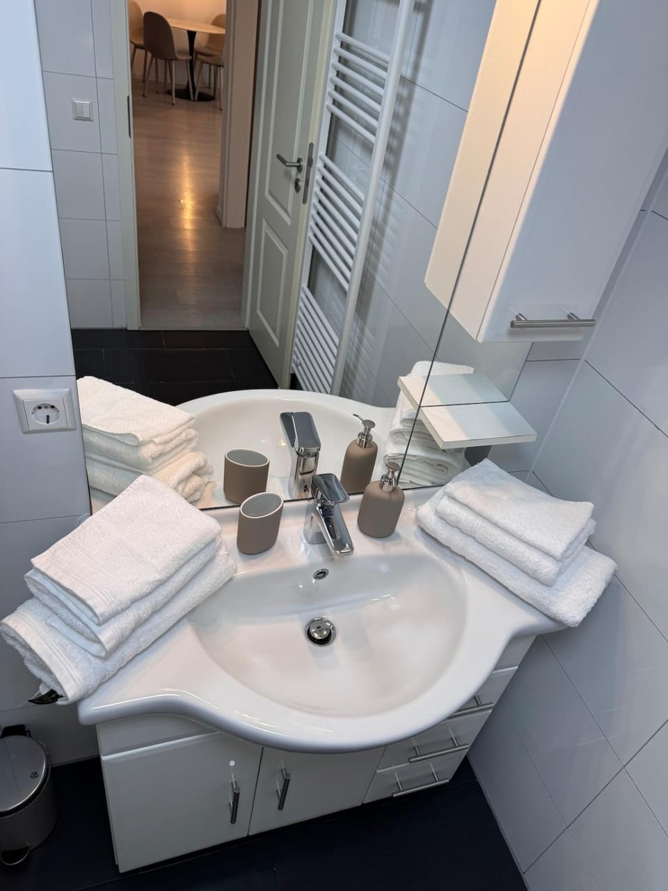 Bathroom, towels