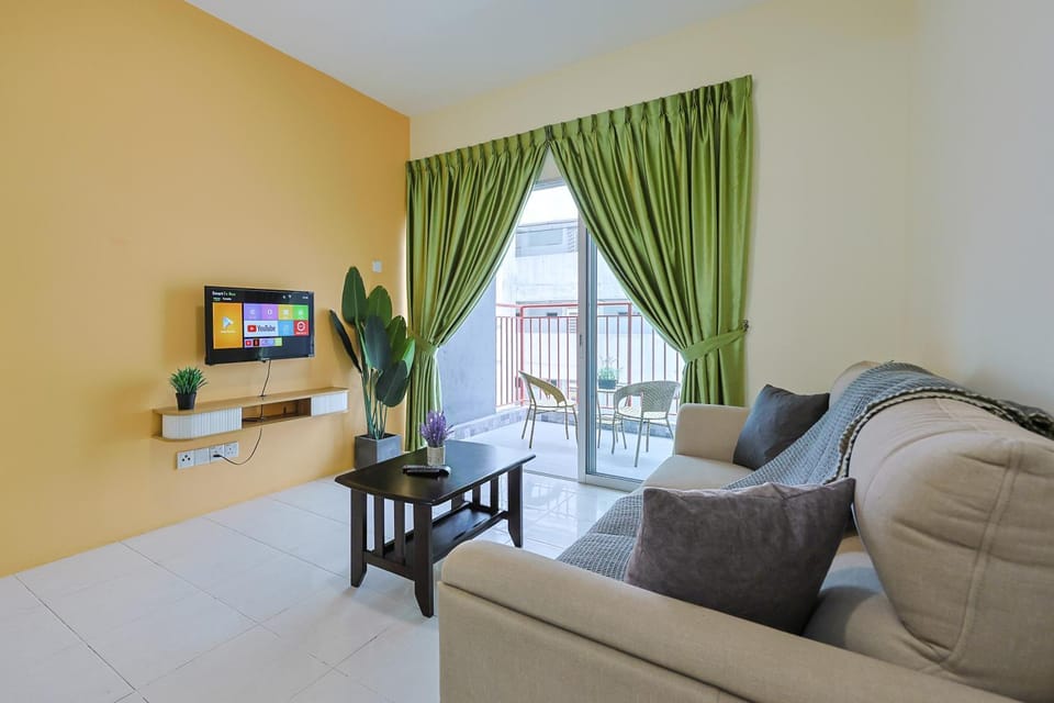 Communal lounge/ TV room, TV and multimedia, Living room, Seating area, Evening entertainment, Family, Family