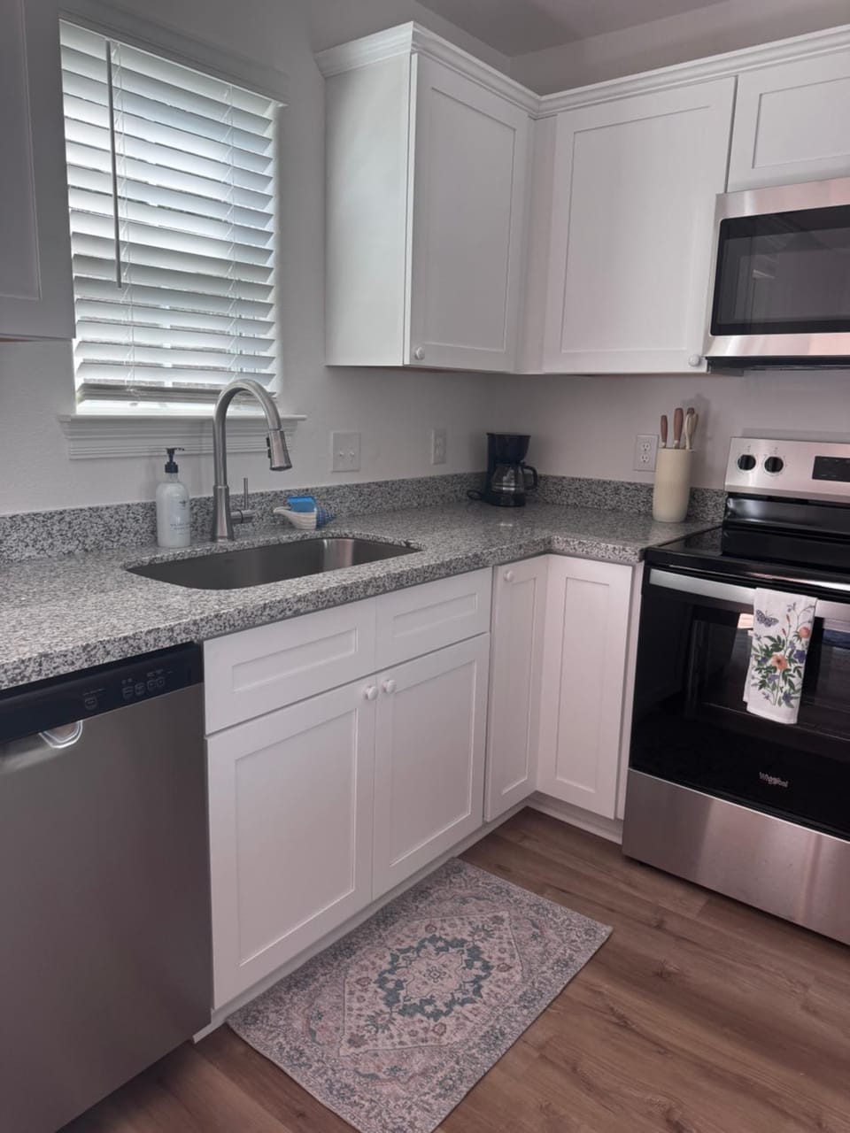 Kitchen or kitchenette, dishwasher, oven, stove