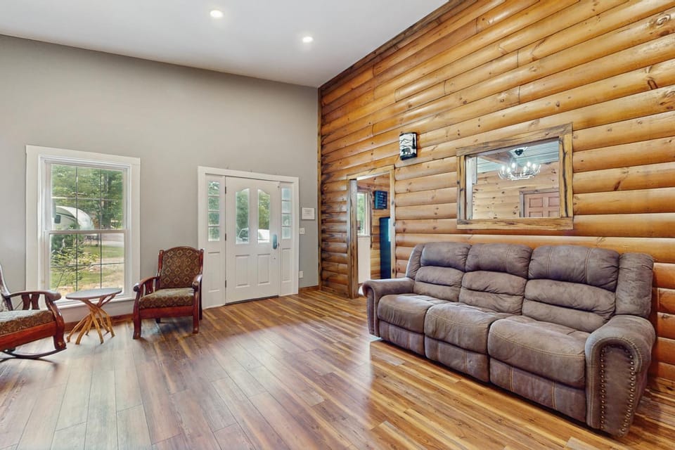 Georgia Mtn Cabin w/ Hot Tub Near Cloudland Canyon Cabin in Alabama