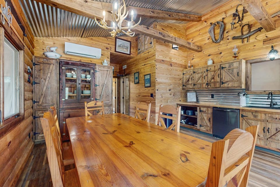 Georgia Mtn Cabin w/ Hot Tub Near Cloudland Canyon Cabin in Alabama