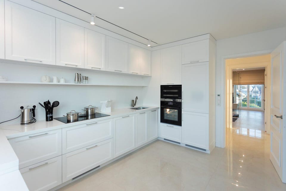 Coffee/tea facilities, Kitchen or kitchenette, stove