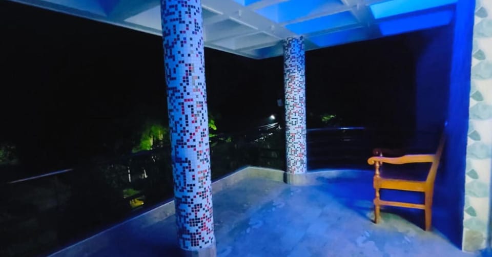 Night, Seating area