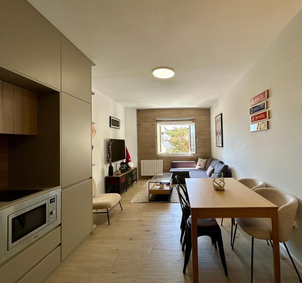 Kitchen or kitchenette, Living room