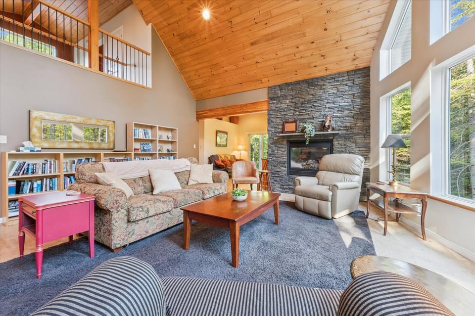 Tobermory PRIVATE Wooded Retreat All-Season House in Tobermory