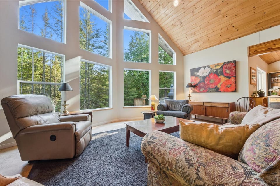 Tobermory PRIVATE Wooded Retreat All-Season House in Tobermory