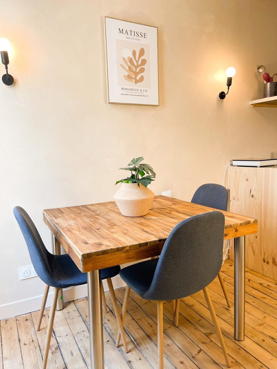 Seating area, Dining area