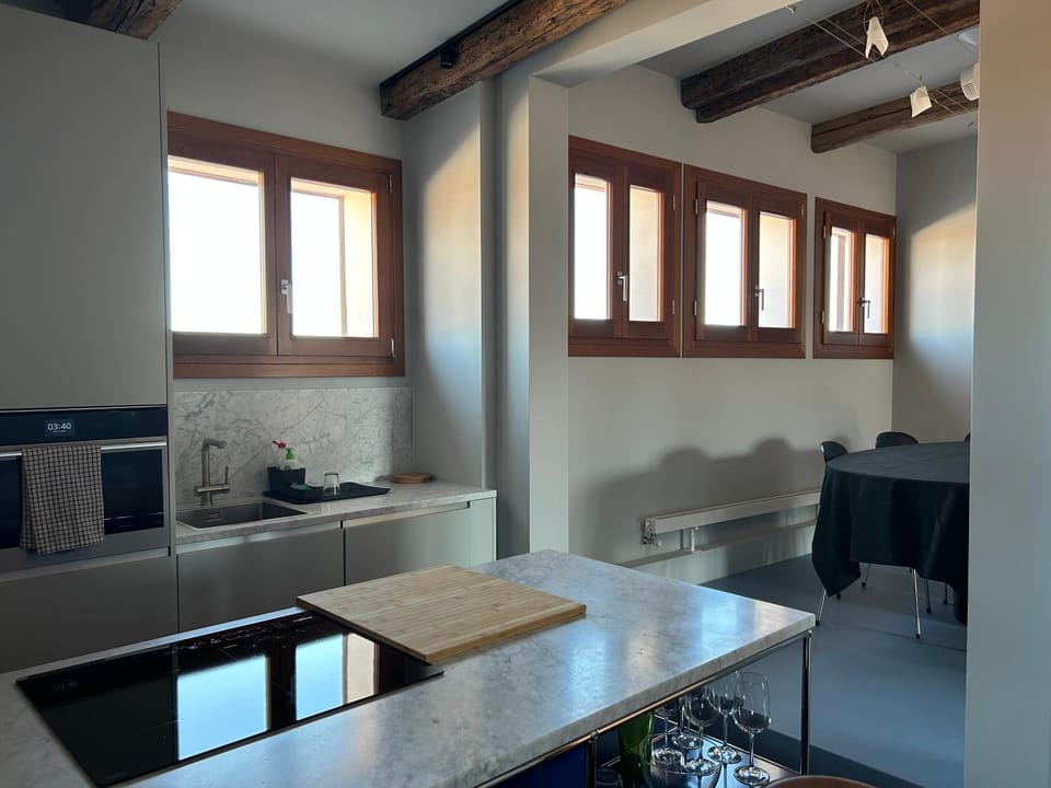 Kitchen or kitchenette, Living room