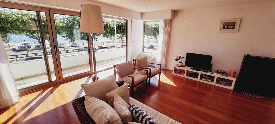 Communal lounge/ TV room, TV and multimedia, Living room, Seating area