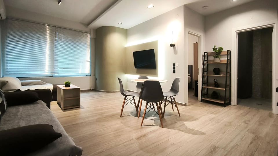 Communal lounge/ TV room, TV and multimedia, Living room, Seating area
