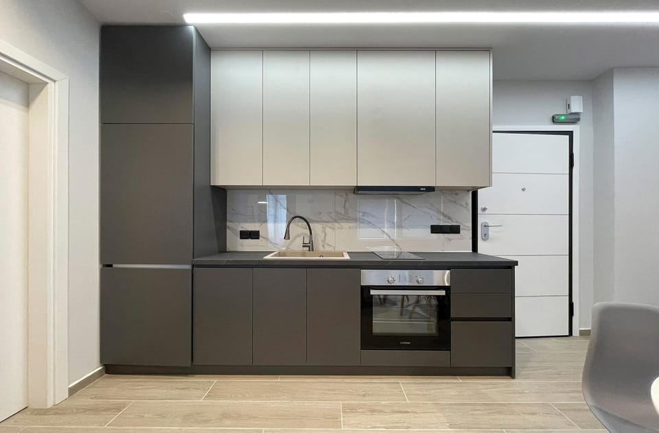 Kitchen or kitchenette, oven