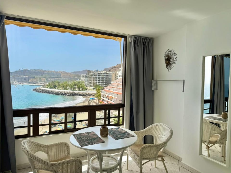 Day, Natural landscape, View (from property/room), Living room, Seating area, Dining area, Sea view