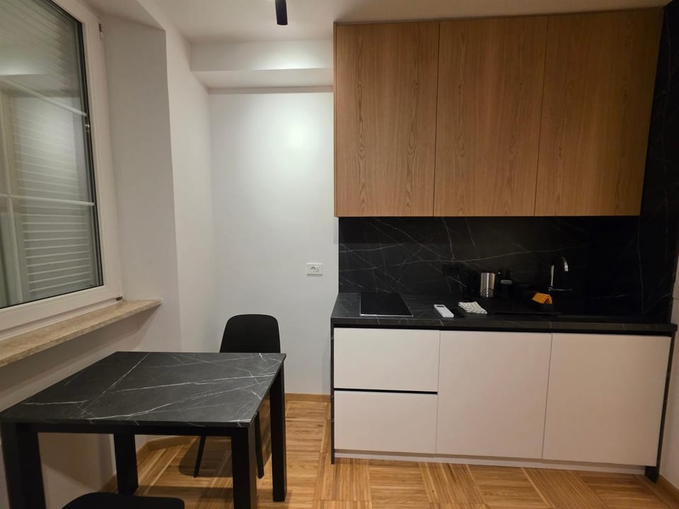 Kitchen or kitchenette, Dining area, stove