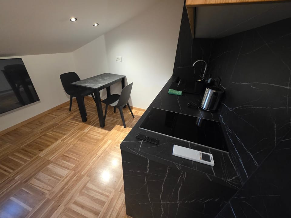 TV and multimedia, Kitchen or kitchenette, Dining area