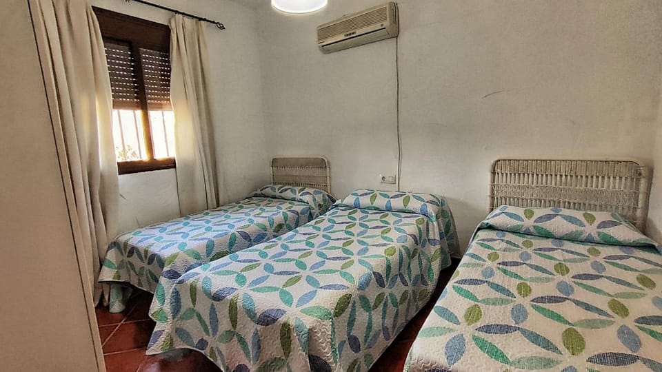 Bed, Photo of the whole room, Bedroom, air conditioner