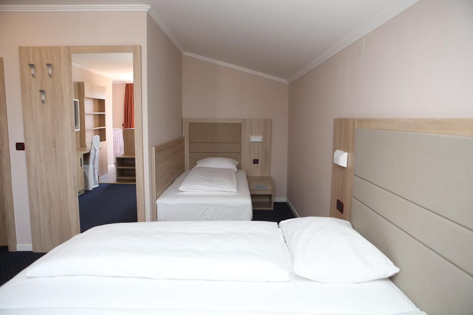 Bed, bunk bed