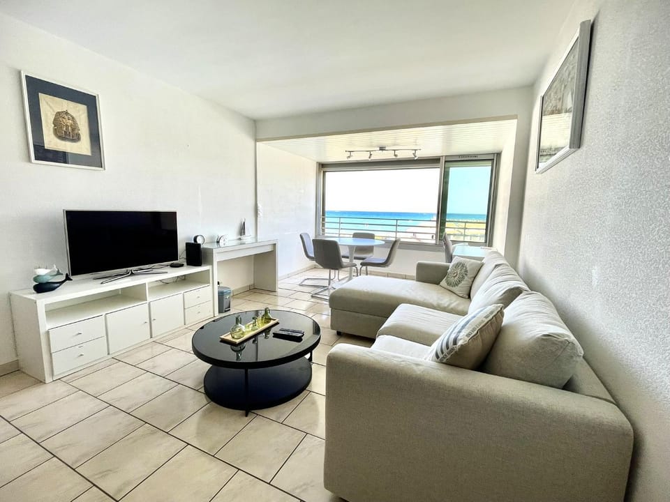 TV and multimedia, Living room, Sea view