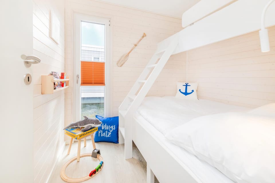 Bed, Photo of the whole room, Bedroom, bunk bed