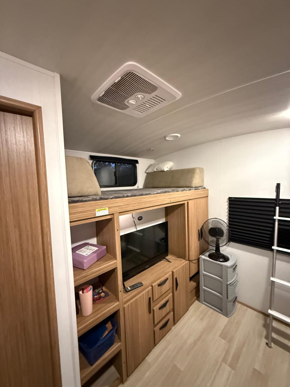 Cozy camper escape close to boothbay Luxury tent in Edgecomb