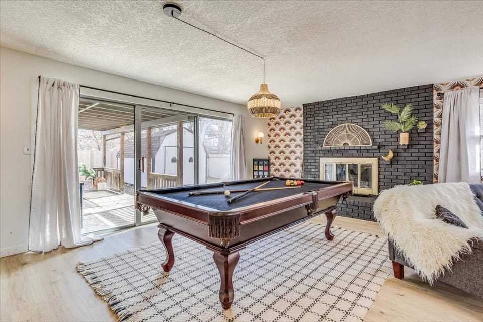 Billiard, TV and multimedia, Balcony/Terrace, Living room, Seating area, Family
