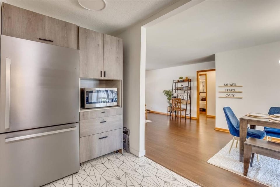 Kitchen or kitchenette, storage, kitchen