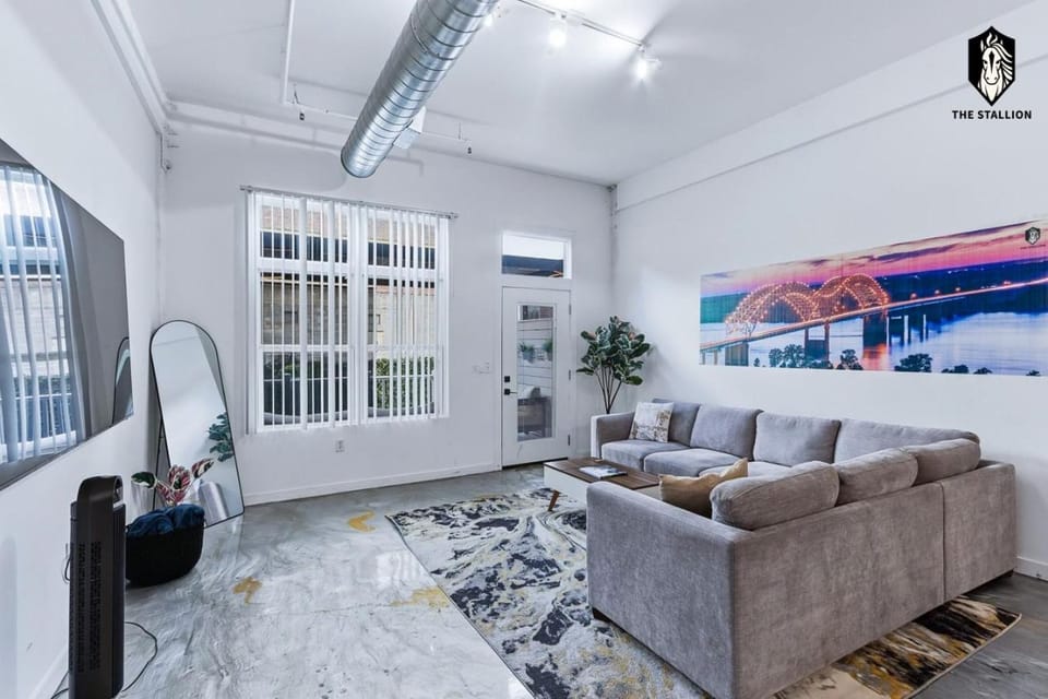 The Stallion #103 - Walk to Attractions - Modern 2BD Loft in Downtown with Patio Apartment in Memphis