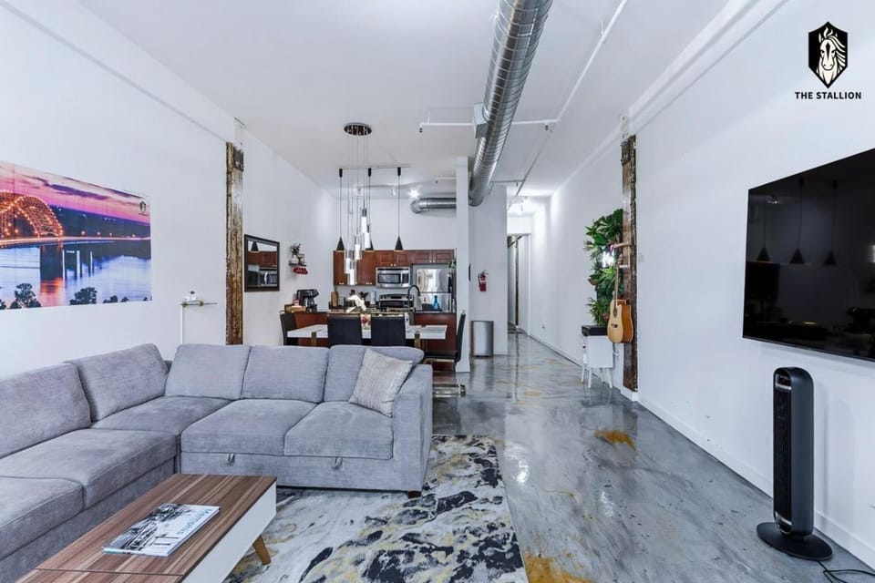 The Stallion #103 - Walk to Attractions - Modern 2BD Loft in Downtown with Patio Apartment in Memphis