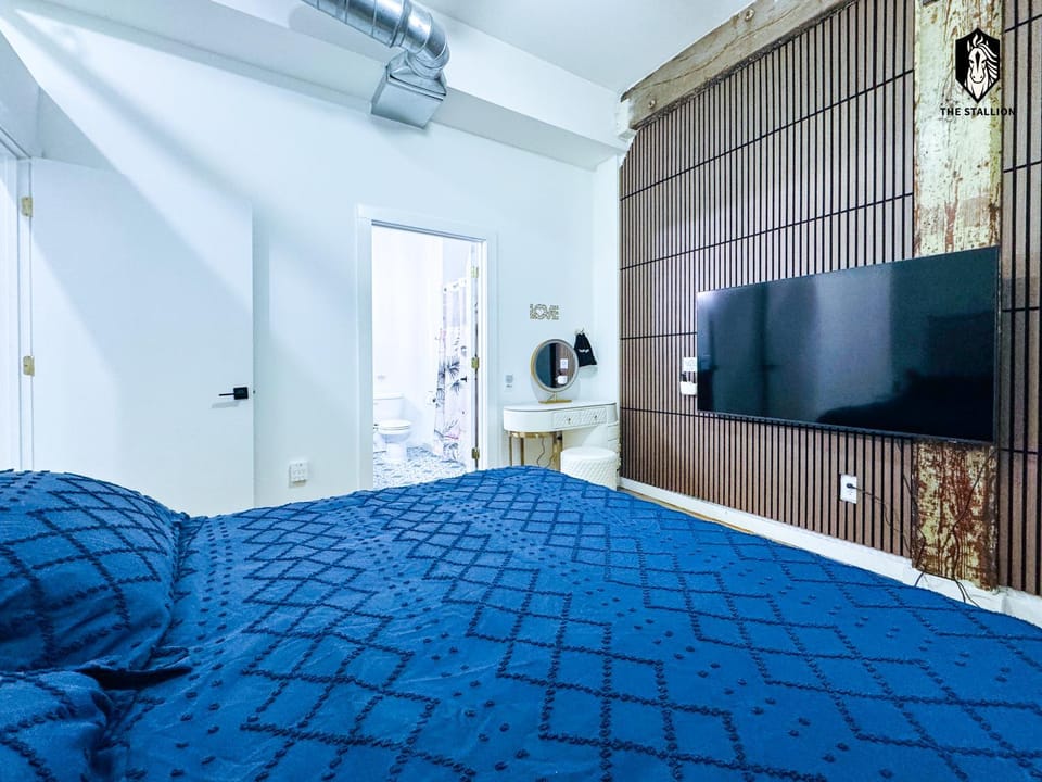 Bed, TV and multimedia, Photo of the whole room, Evening entertainment, Bedroom