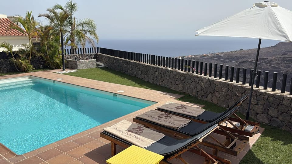 View (from property/room), Pool view, Sea view, Swimming pool, sunbed