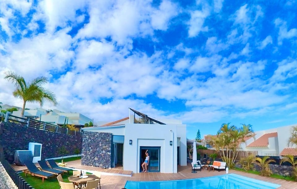 Property building, Pool view