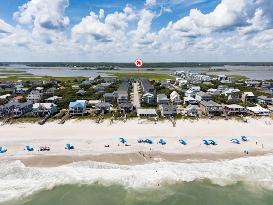 A Nauti Sunset 4 BD 3 BA Amazing Intracoastal Waterway Views and Elevator House in Surf City
