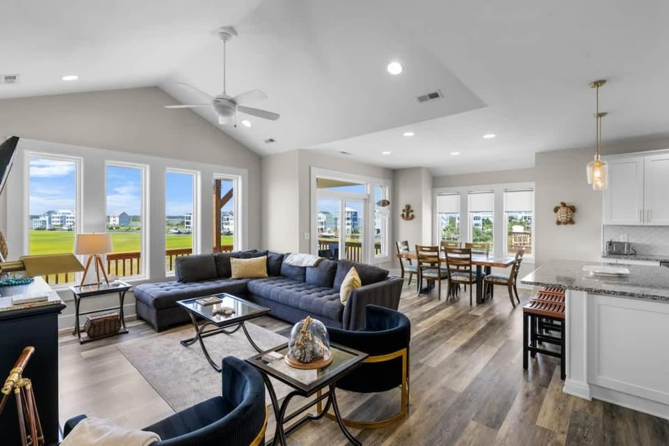 A Nauti Sunset 4 BD 3 BA Amazing Intracoastal Waterway Views and Elevator House in Surf City