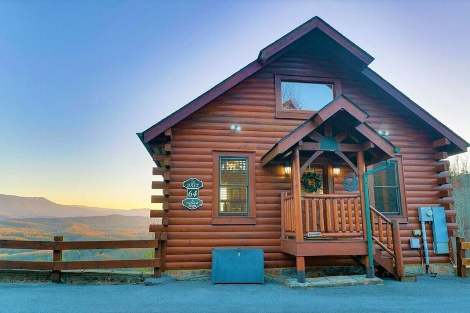 A Natural High - Jaw-Dropping Views, Steamy Hot Tub + Fun Game Nights House in Sevier County