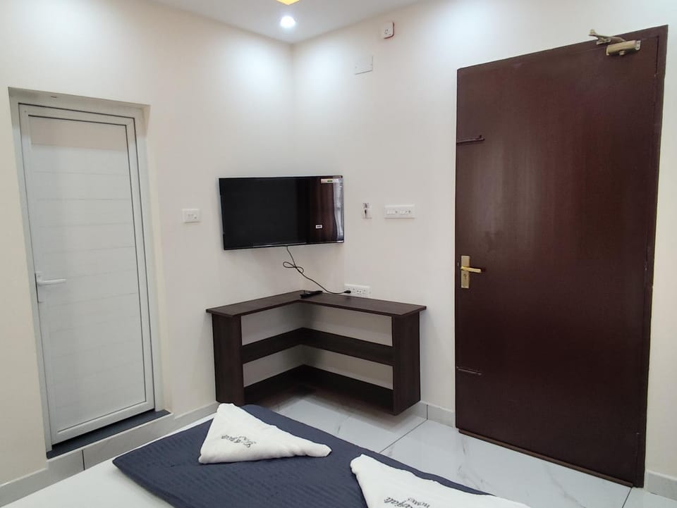 TV and multimedia, Bedroom, wardrobe