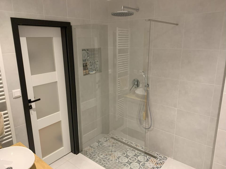 Shower, Toilet, Bathroom, towels