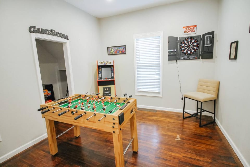 Darts, Game Room