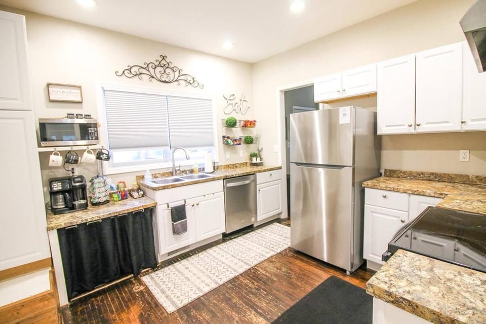 Kitchen or kitchenette, Communal kitchen, kitchen