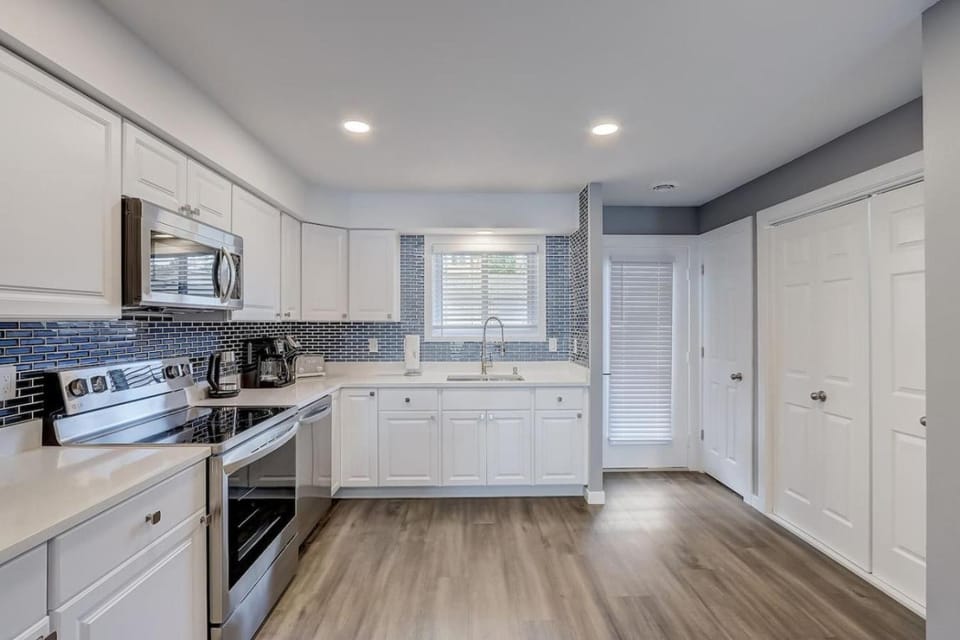 Dells Lakefront Luxe Haven House in Lake Delton