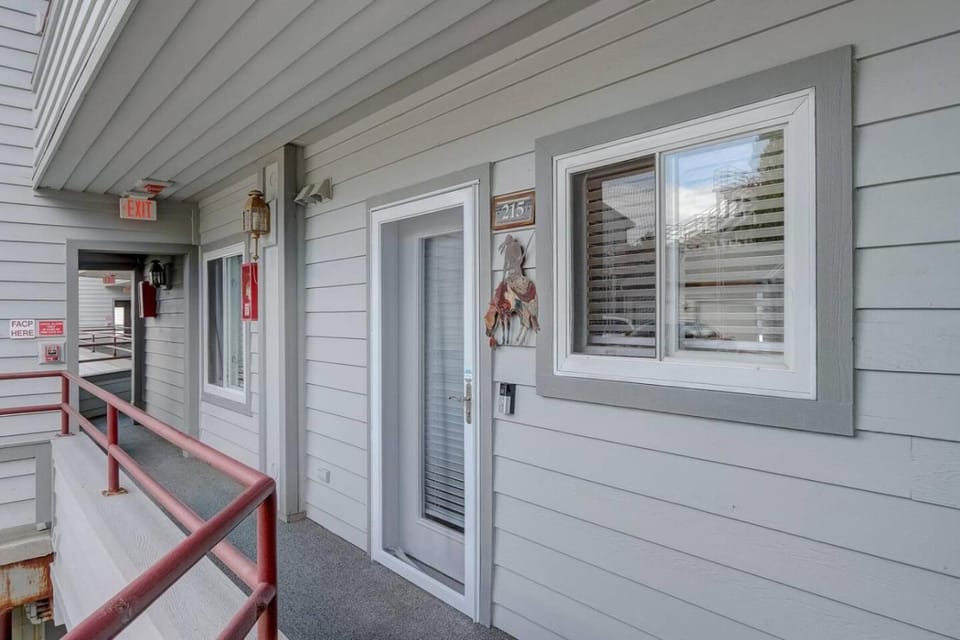 Dells Lakefront Luxe Haven House in Lake Delton