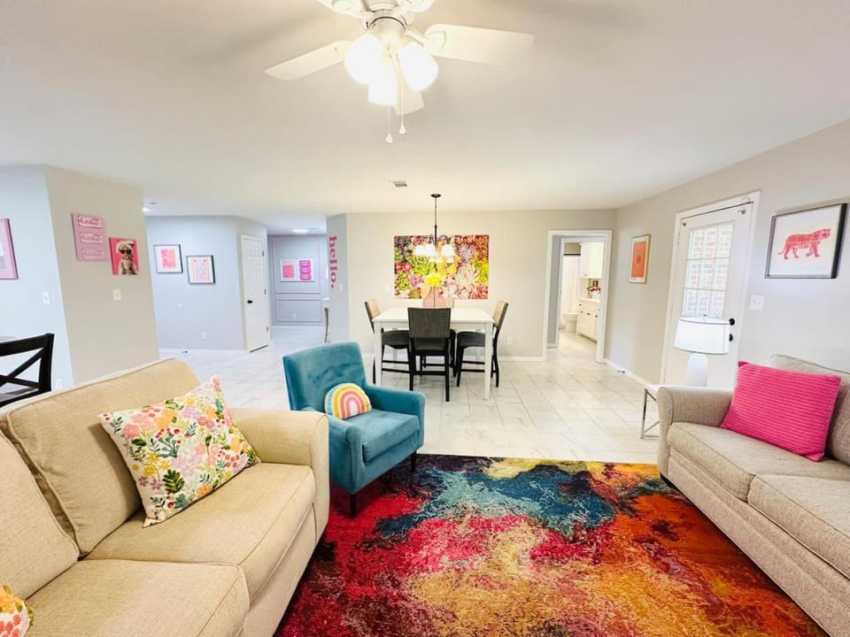 Eastgate 3A Pretty in Pink Apartment in Hammond