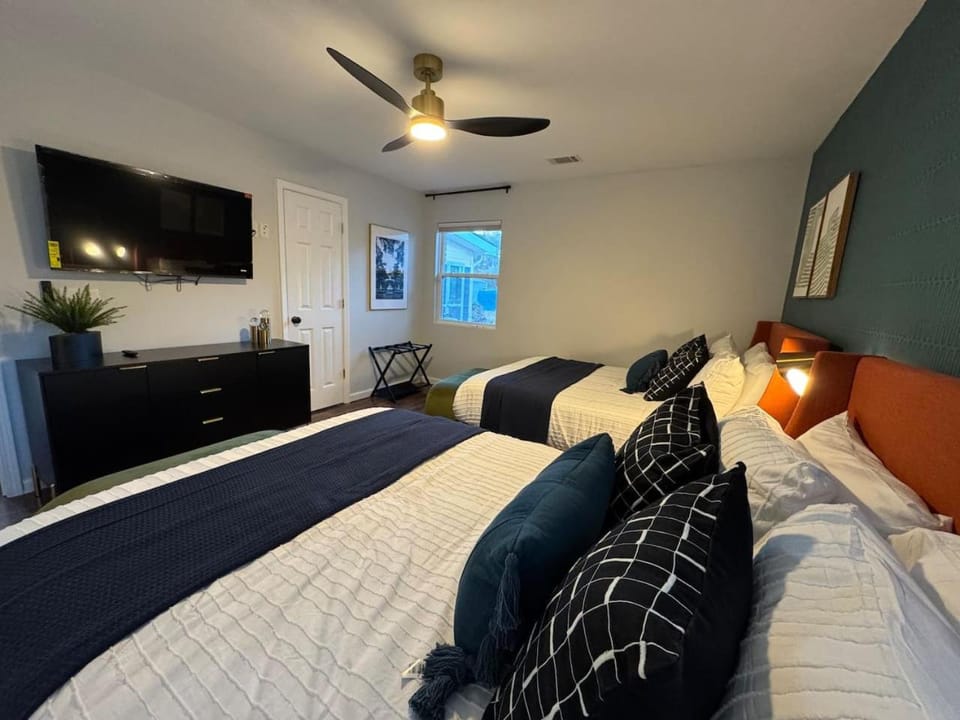 Savannah Retreat|Htd Pool|Pickleball|Hot tb|Golf House in Savannah
