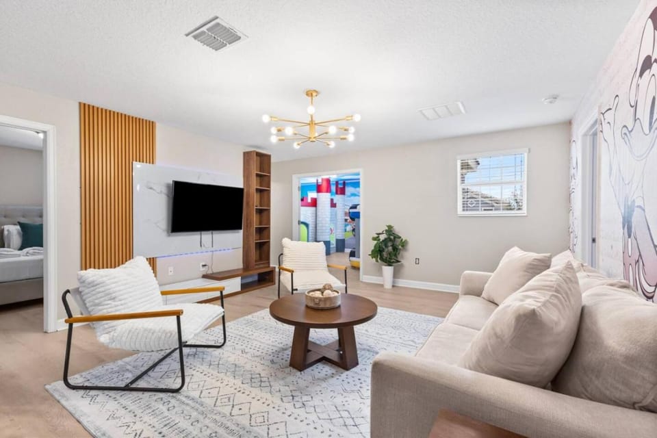 The Power-Up Palace 9BR Home with Private Pool House in Four Corners