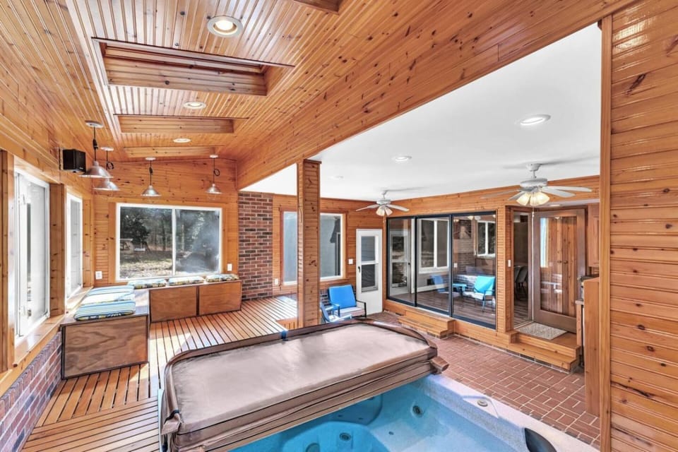 Hot Tub-GameRoom-Gym -Sleeps 20-Walk to Masters House in Augusta