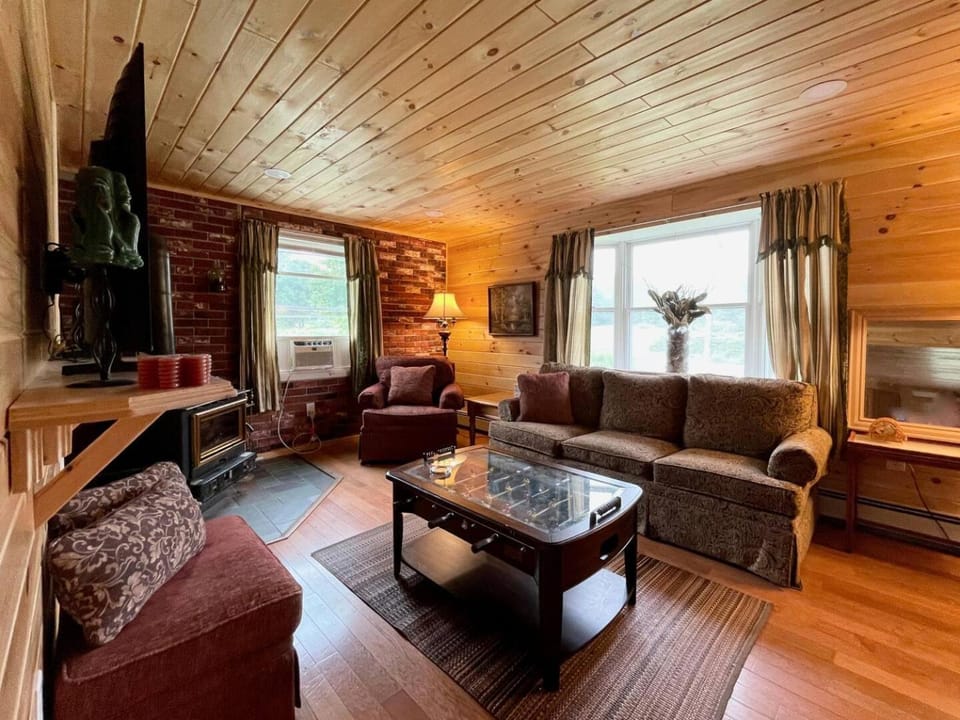 Fern Hollow Home House in New York