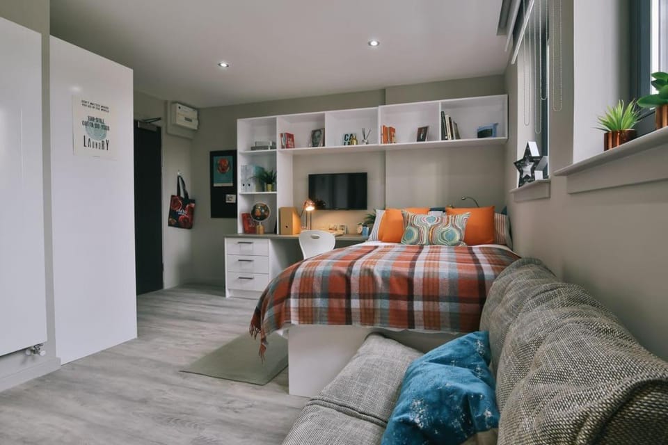 Photo of the whole room, Bedroom