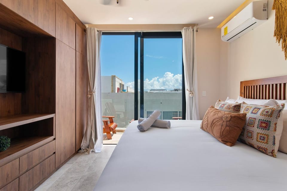 Bed, TV and multimedia, Living room, air conditioner
