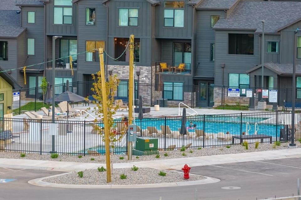 Pool view, Swimming pool