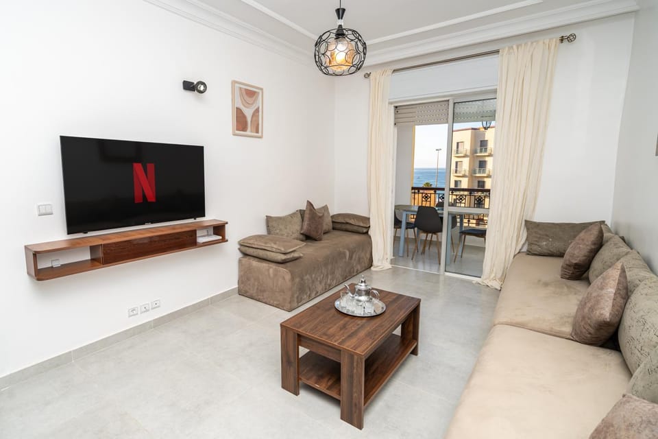 Communal lounge/ TV room, TV and multimedia, Living room, Seating area, Evening entertainment