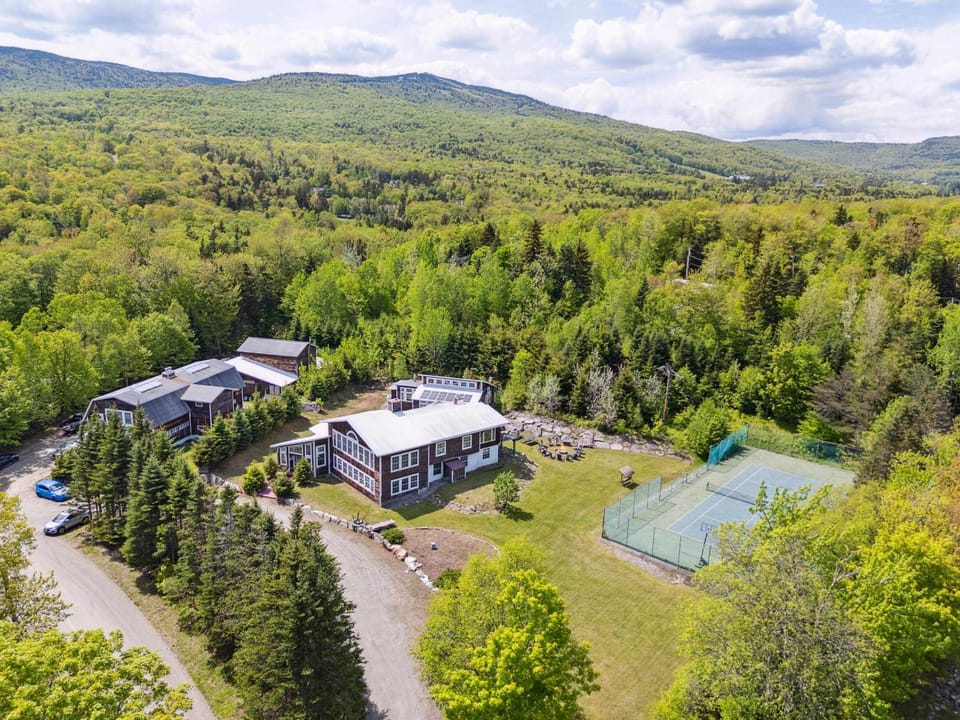 Myrtle Villa 7BR Near Mount Snow with Indoor Heated Endless Style Pool Outdoor Hot Tub Villa in West Dover