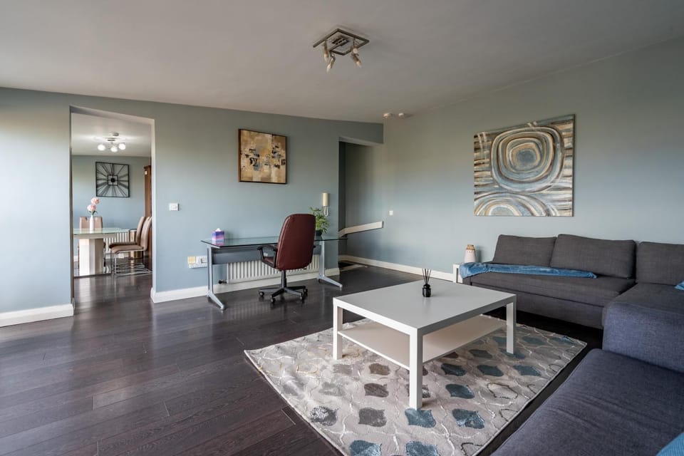 Penthouse Near City Hall with Balcony and Chic Duplex Apartment in Belfast